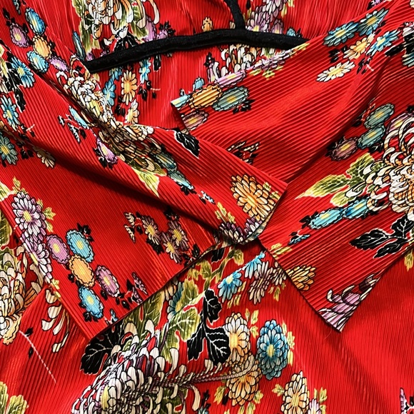 Vintage Floral Crinkle V-Neck Asian Print Top - Picture 14 of 14